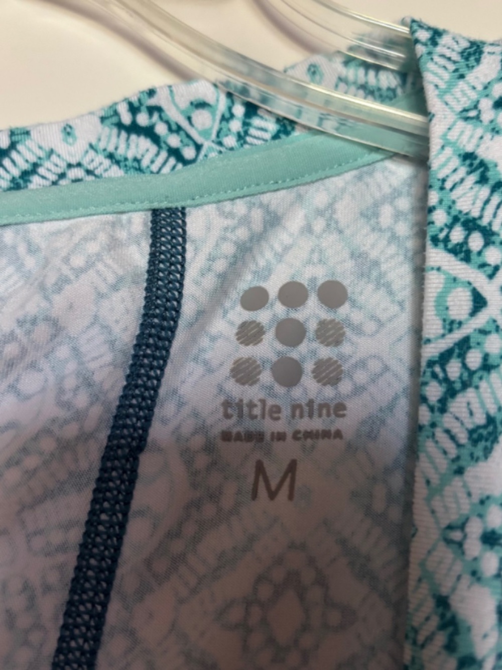 Women’s Title Nine Grace Geometric Print Tee in Green Sz MD - Picture 4 of 4